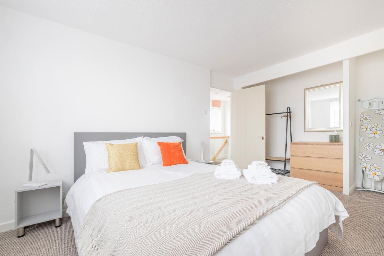 Elegant Home Mod Kitchen, Fast Wi-Fi, Free Parking Carrickfergus Exterior photo