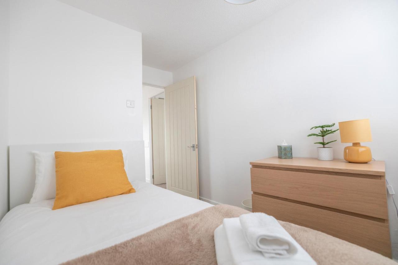 Elegant Home Mod Kitchen, Fast Wi-Fi, Free Parking Carrickfergus Exterior photo