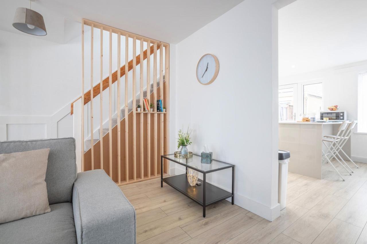 Elegant Home Mod Kitchen, Fast Wi-Fi, Free Parking Carrickfergus Exterior photo