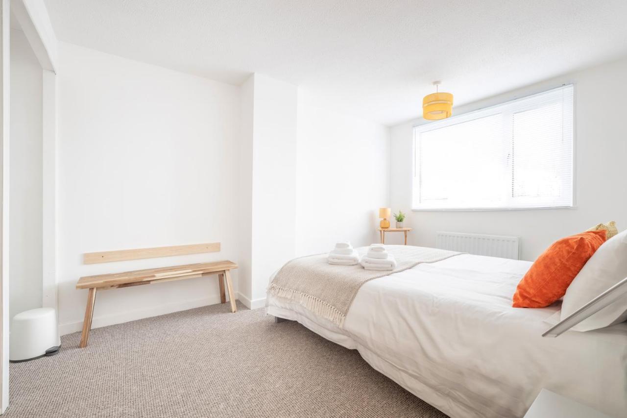 Elegant Home Mod Kitchen, Fast Wi-Fi, Free Parking Carrickfergus Exterior photo