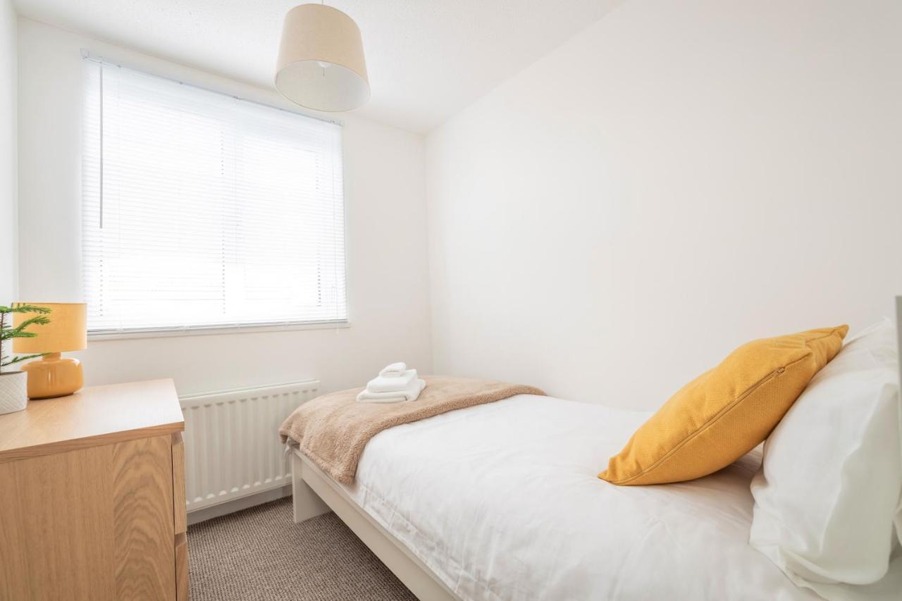 Elegant Home Mod Kitchen, Fast Wi-Fi, Free Parking Carrickfergus Exterior photo